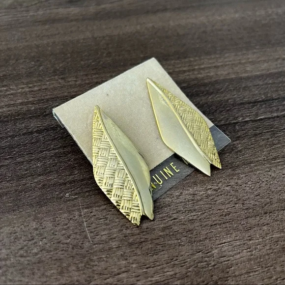 3/$30 | Vintage 2 Pairs Of Gold Earrings - Picture 6 of 11